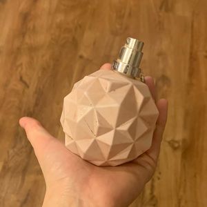 Ariana Grande Sweet Like Candy